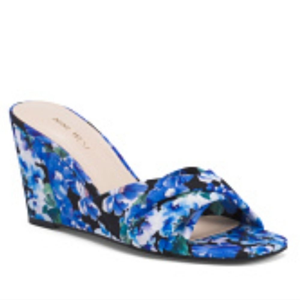 BRAND NEW NINE  WEST FLORAL  EMBELLISHMENT SQUARE OPEN TOE WEDGE SANDALS R3